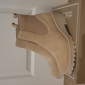 NWT  Dolce Vita dune suede "Hasa" size 10